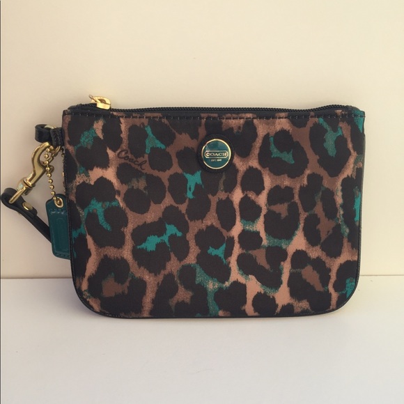 Coach Handbags - Coach Wristlet